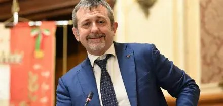 Delmastro valuta le dimissioni, pressing di Palazzo Chigi e dei vertici di Fdi dopo lo scoop del Fatto