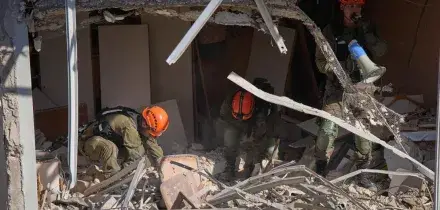 Attacchi a Tel Aviv e bombe su Teheran. Iran, possibile avvio dei negoziati: &ldquo;Ricevuto messaggio dagli Usa tramite mediatori&rdquo;