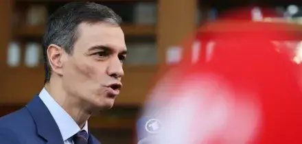 Guerra all&rsquo;Iran, la Spagna nega le basi e chiude i cieli agli aerei Usa coinvolti (compresi i velivoli da rifornimento)