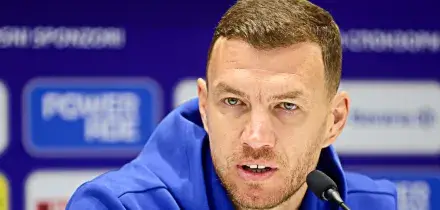 &ldquo;Domani bisogna applaudire l&rsquo;inno italiano. Sono stati i primi a venire qui dopo la guerra&rdquo;: l&rsquo;appello di Dzeko