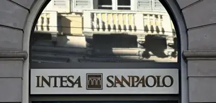 Intesa lancia l&rsquo;offerta, oltre 30 miliardi per Montepaschi. Via libera all&rsquo;acquisto del 3,01% di Generali e accordo con Unipol per acquisire 635 filiali