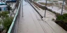 Esonda il fiume Osento in Abruzzo, linea ferroviaria interrotta sulla Pescara-Foggia. Ritardi e cancellazioni per i treni tra Milano e Lecce