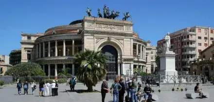 Palermo, turista di 18 anni violentata in una casa vacanze da un uomo conosciuto su Tinder