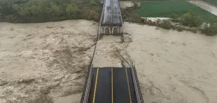 Crollo del ponte sul fiume Trigno, il video dal drone del viadotto collassato