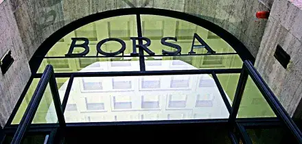 Il discorso di Trump affossa le borse: i mercati europei aprono in rosso, il petrolio sale oltre i 105 dollari al barile