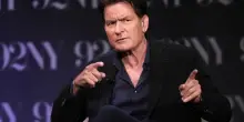 &ldquo;I narcotrafficanti del Cartello di Sinaloa ce l&rsquo;avevano con me perch&eacute; compravo talmente tanta droga che si erano convinti che la spacciassi e gli facessi concorrenza&rdquo;: lo rivela Charlie Sheen