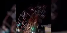 Ruota panoramica cede improvvisamente con decine di persone a bordo: ripreso il momento del crollo