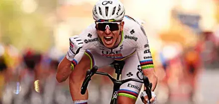 Dominante Pogacar: dopo la Milano-Sanremo trionfa anche al Giro delle Fiandre. Ora punta al pokerissimo