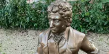 Vandalizzata la statua di Francesco Nuti a Cavriglia, il sindaco: &ldquo;Verr&agrave; ripristina e i responsabili individuati&rdquo;