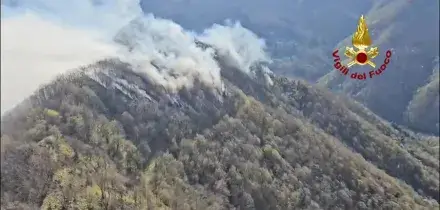 Oltre 40 ettari in fumo per incendio sull&rsquo;Appennino bolognese. Canadair e squadre a terra in azione