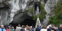 L&rsquo;autobus si muove mentre &egrave; parcheggiato e lo travolge: autista di 55 anni muore in una tappa del pellegrinaggio di Lourdes