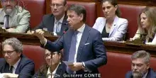 Conte a Meloni: &ldquo;Ci mette la faccia? Se non ci mette capacit&agrave; l&rsquo;Italia resta in braghe di tela. Con Trump subalternit&agrave; ignobile&rdquo;