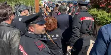 Verona, presidio anti-fascista aggredito al comizio di Vannacci: &ldquo;Minacce, insulti, ho preso un pugno allo stomaco&rdquo;
