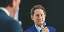 Meta, il fondo sovrano norvegese si oppone alla conferma di John Elkann nel board: troppe assenze