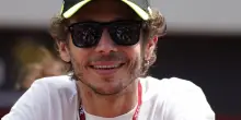 &ldquo;Mi ha chiamato da dietro, &lsquo;Vale&rsquo;. C&rsquo;era un po&rsquo; di gente. Dopo per&ograve; non siamo andati ad Arcore&rdquo;: Valentino Rossi racconta il suo incontro con Berlusconi