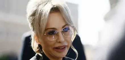 Marina Berlusconi se la prende col Fatto per l&rsquo;articolo sull&rsquo;idea di scendere in campo: la risposta &egrave; una lettera di insulti. La replica di Corrias