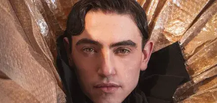 Michele Bravi: &ldquo;Perch&eacute; se voglio diventare padre lo deve decidere un estraneo? Spiace che Papa Leone abbia detto a Trump &lsquo;non voglio aprire un dibattito&rsquo;, poteva schierarsi contro. Ho scritto canzoni felici, scusatemi&rdquo;