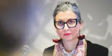 Sospese le sanzioni a Francesca Albanese. Ma il governo italiano, complice e colluso, tace
