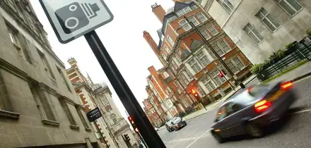 Multe record con l&rsquo;Intelligenza Artificiale, in Inghilterra svolta sui controlli stradali. Ed &egrave; polemica