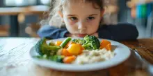 Disturbi alimentari nei bambini, cosa &egrave; l&rsquo;ARFID: degli alimenti temono aspetto, consistenza, odore e perfino temperatura