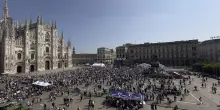 Le immagini dall&rsquo;alto della manifestazione dei Patrioti europei a Milano. Piazza Duomo &egrave; mezza vuota