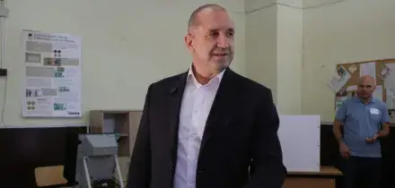 L&rsquo;euroscettico Rumen Radev verso la vittoria alle elezioni in Bulgaria: &egrave; in testa negli exit poll con il 39% dei voti