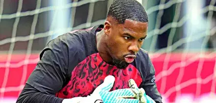 Verona-Milan, Maignan chiama l&rsquo;arbitro e denuncia cori razzisti: cosa &egrave; successo