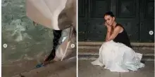 Non ha monete, Katy Perry &ldquo;striscia&rdquo; la carta di credito nella Fontana di Trevi: il video &egrave; virale