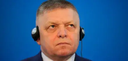 La Polonia vieter&agrave; al premier slovacco Fico di sorvolare lo spazio aereo per recarsi a Mosca alla parata del 9 maggio