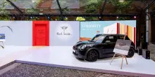 Mini, oltre la porta rossa. Un viaggio tra immaginazione, colore e nuove visioni