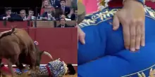 Il toro lo incorna nel gluteo, il torero Morante de la Puebla &egrave; in gravi condizioni: attimi di paura alla Corrida di Siviglia