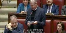 Decreto Sicurezza, Cuperlo porta Cetto La Qualunque in Aula e ironizza: &ldquo;Facciamo, &lsquo;quantunquemente&rsquo;, la tessera punti: ogni 5 migranti, un elettore in omaggio&rdquo;