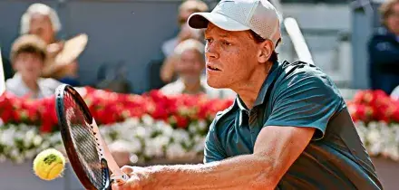 Sinner rischia e batte Bonzi in rimonta: che fatica all&rsquo;esordio a Madrid. &ldquo;Devo cercare di capire come si gioca su questa superficie&rdquo;