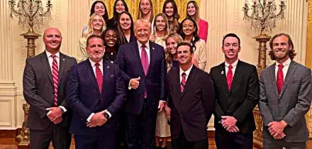 Trump oscura le tenniste nella foto alla Casa Bianca: &egrave; polemica. Navratilova: &ldquo;Uno scatto che vale pi&ugrave; di mille parole&rdquo;