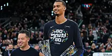 NBA Freestyle | Wembanyama scrive la storia e fa show all&rsquo;esordio ai playoff. Pistons, dopo Cunningham c&rsquo;&egrave; il nulla