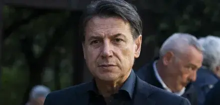 Conte: &ldquo;Devo sottopormi a un intervento. Per qualche giorno non potremo aggiornarci&rdquo;