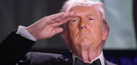 Dai sorrisi di Hegseth alla &ldquo;profezia&rdquo; della portavoce di Trump: l&rsquo;attentato all&rsquo;Hilton al centro delle teorie del complotto