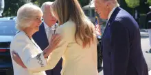 La stretta di mano &ldquo;virogorosa&rdquo; di Trump e la gaffe di Camilla (sgridata da Re Carlo): come sta andando la visita dei reali inglesi a Washington