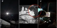 Il video dell&rsquo;abbordaggio della Flotilla: la Marina israeliana armata sulle navi, gli attivisti con le mani in alto