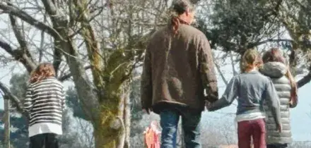 Famiglia del bosco, i tre fratellini promossi a scuola. Ora si attende la decisione sul ritorno a casa