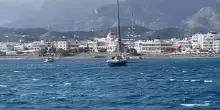 Global Sumud Flotilla, le barche sfuggite al blocco sostano nella rada di Ierapetra a Creta