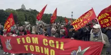 &ldquo;Investire in armi &egrave; un trucco per non affrontare la crisi dell&rsquo;automotive, si prendono in giro i lavoratori&rdquo;. Le voci dal corteo del Primo maggio di Torino
