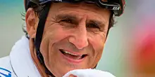 Alex Zanardi, ciao campione: provassero i potenti e i signori delle guerre ad avere un centesimo del tuo coraggio