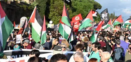 Flotilla, presidio davanti alla Farnesina. La mobilitazione per il rilascio di Thiago e Saif: alle 12 conferenza stampa