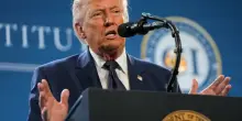 Trump dichiara &ldquo;terminata&rdquo; la guerra con l&rsquo;Iran per aggirare il voto (obbligatorio) del Congresso: rischiava la sconfitta al Senato