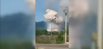 Cina, maxi esplosione in una fabbrica di fuochi d&rsquo;artificio: 26 morti e 61 feriti