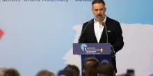 In Spagna Vox a un passo dalla scissione: tra i postfranchisti rissa su soldi e potere. I dissidenti: &ldquo;Purghe peggiori di Stalin&rdquo;