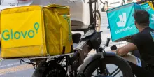 Caso del rider pakistano a Lecce: la gogna social interroga l&rsquo;etica dell&rsquo;informazione