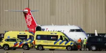 Hantavirus, caccia ai contatti dei passeggeri scesi dalla crociera. Assistente di volo Klm ricoverata ad Amsterdam