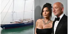 &ldquo;E&rsquo; troppo grande, costoso e riconoscibile: Bezos vuole disfarsi del mega-yacht Koru. Non lo fanno entrare n&eacute; a Monaco n&egrave; a Venezia&rdquo;: lo scoop di Page Six e la replica del suo portavoce